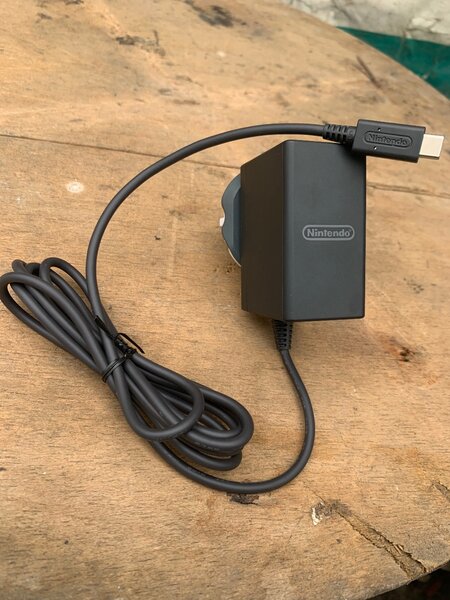 Adaptateur secteur Nintendo