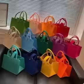 Sac cabas en plastique coloré