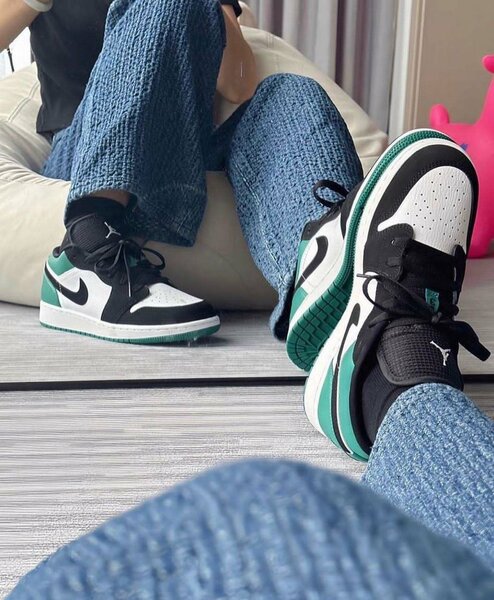 Baskets Air en cuir noir et vert