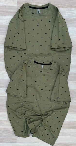 T-shirt olive à motifs