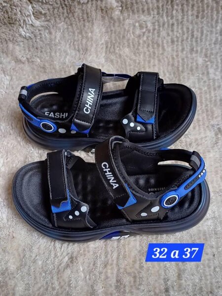 Sandales enfants colorées