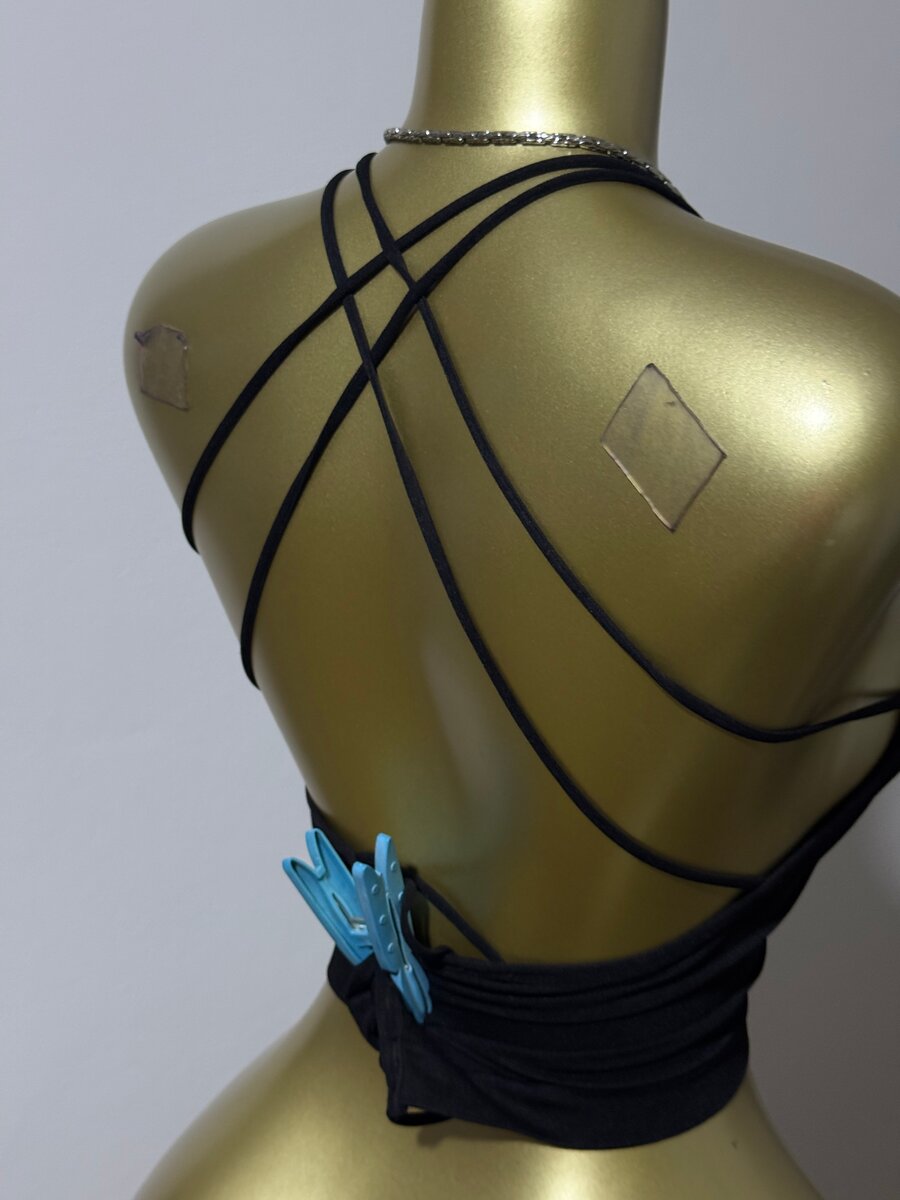 Top dos nu noir élégant