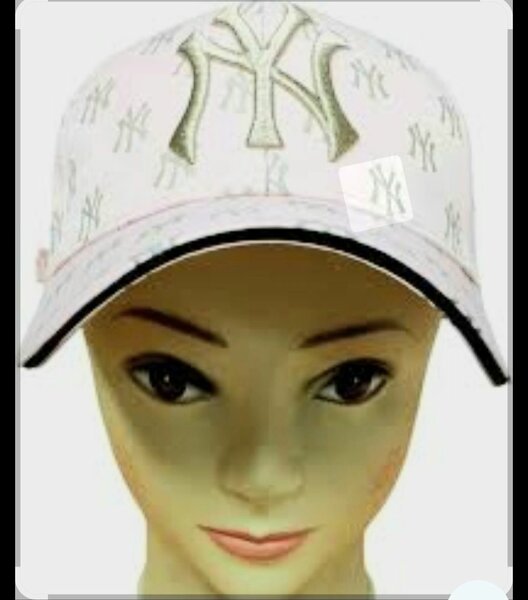 Casquette rose à motif classique