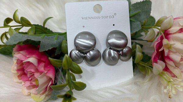 Boucles d'oreilles en perles grises