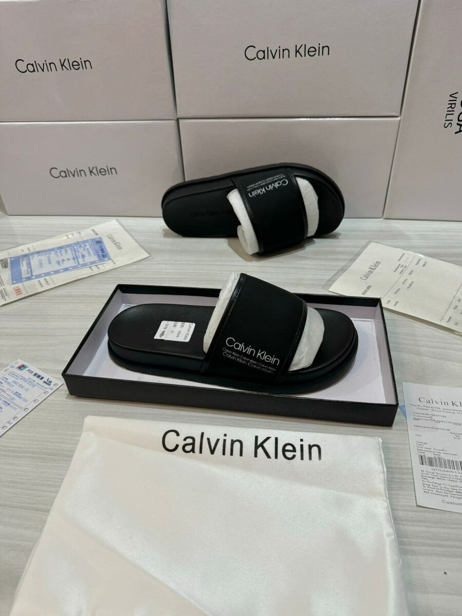 Sandales Calvin Klein avec le coffret