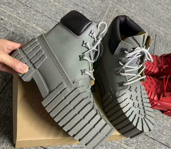 Bottes robustes en cuir gris