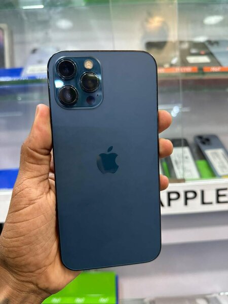 iPhone 12pro max 128go quasi neuf