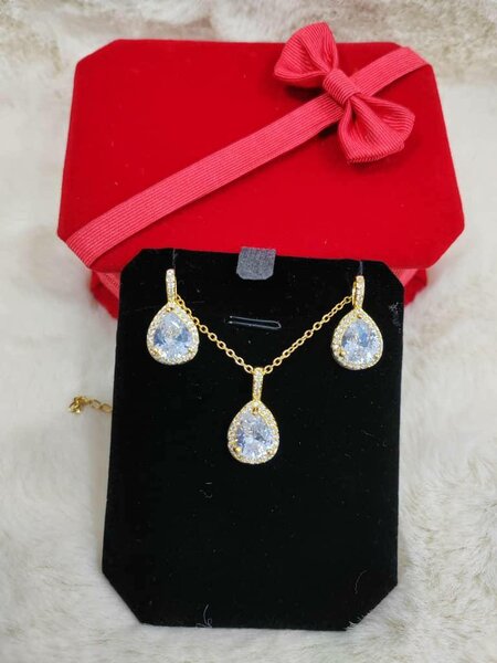 Collier et pendentif