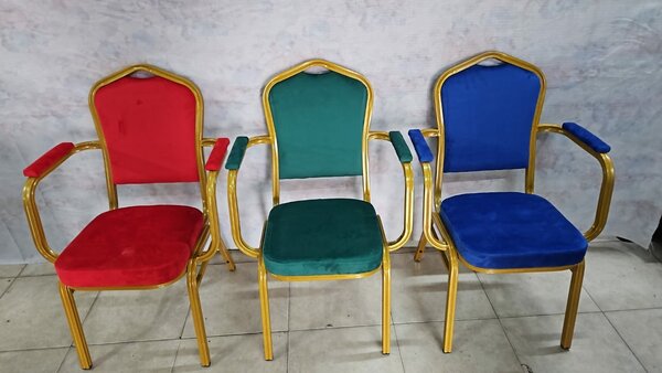 Chaises Colorées en Velours
