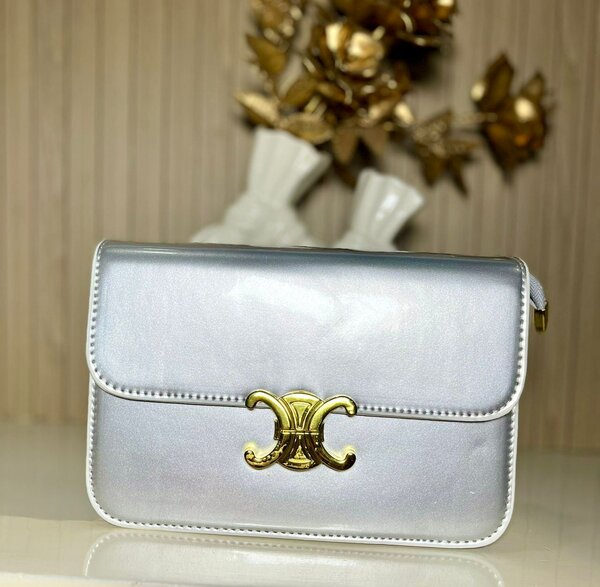 Sac à main élégant argenté