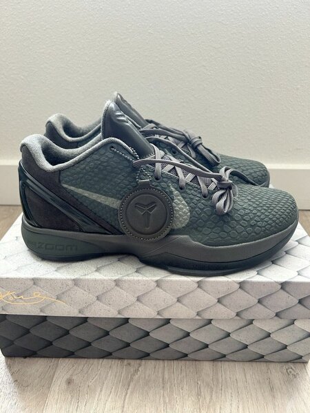 Chaussures de sport Nike grises