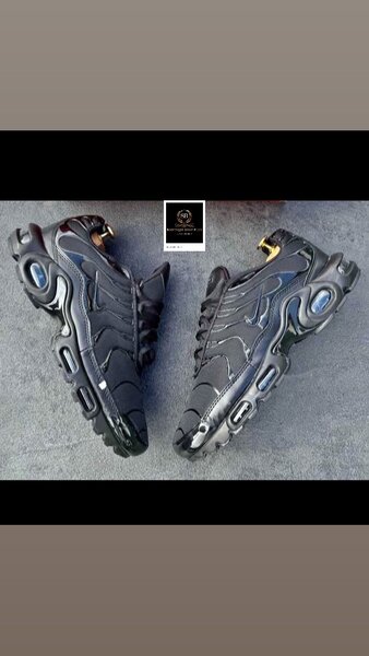 Basket NIKE TN TRIPLE BLACK original dans sa boite