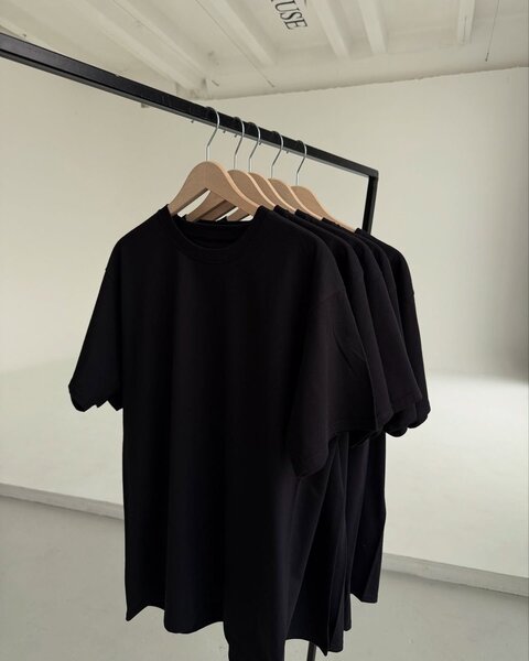 T-shirt unisexe noir basique