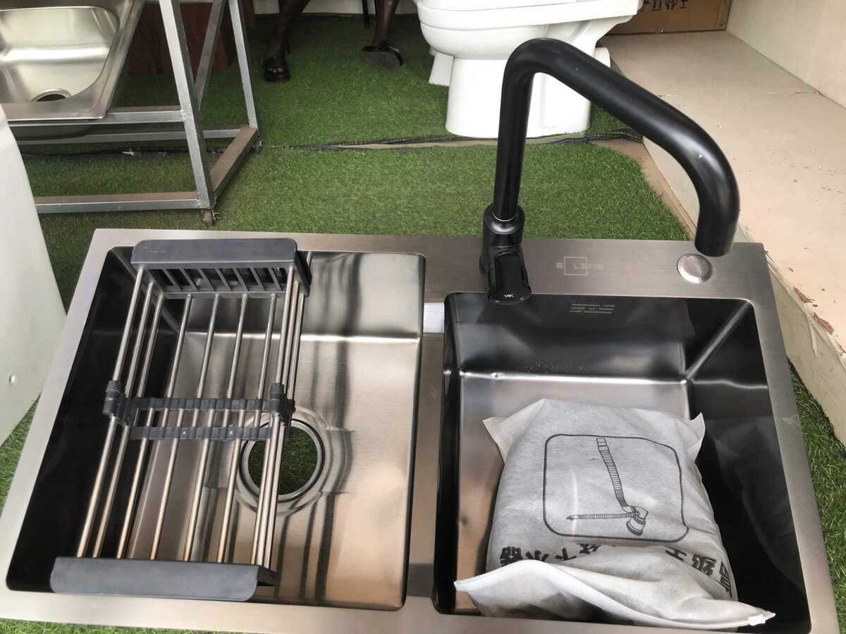 Kitchen sink armless