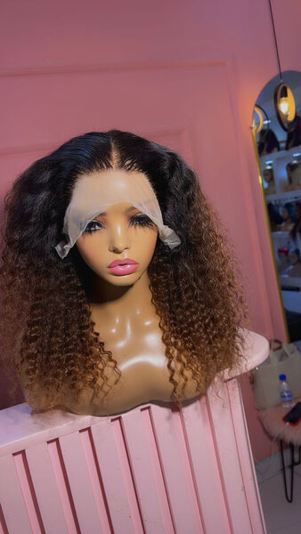 Perruque lace front bouclée