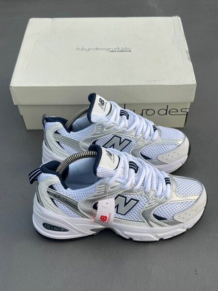 Baskets New Balance 2002R