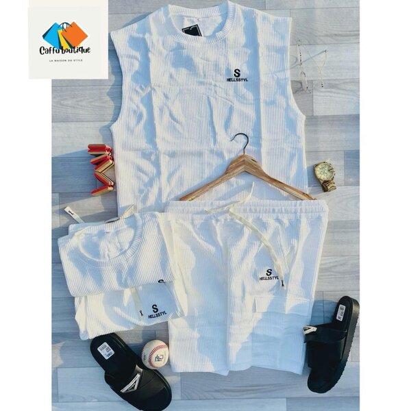 Un ensemble de vêtements pour hommes beaux et élégants (haut et bas)