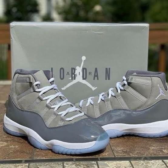 Sneakers Air Jordan XI Gris