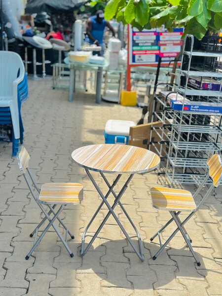 Set de table et chaises pliables