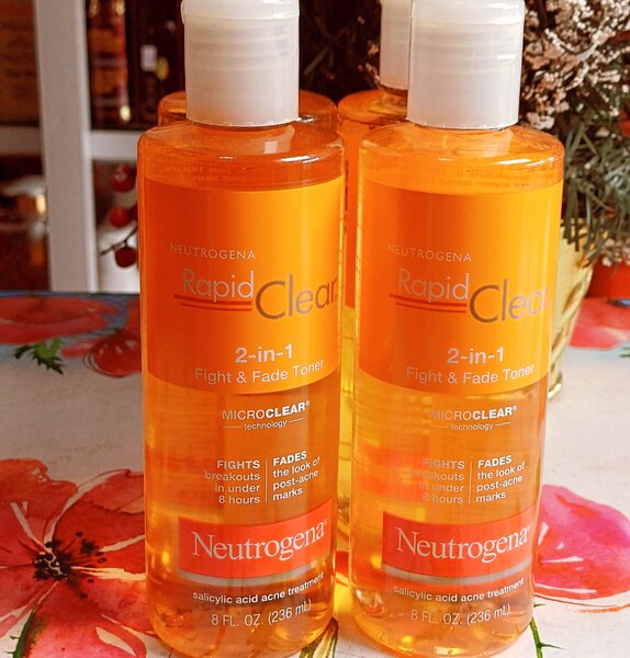 NEUTROGENA RAPID CLEAR TONER