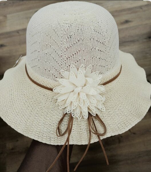 Chapeau en paille élégant