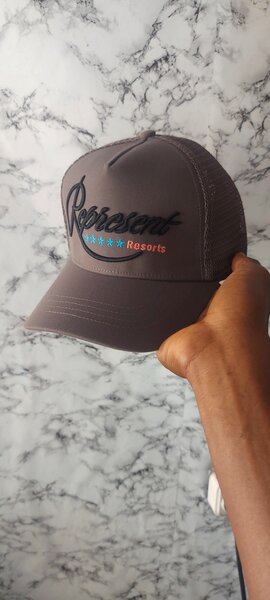 Casquette "Represent" stylée
