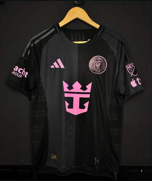 Maillot de football noir
