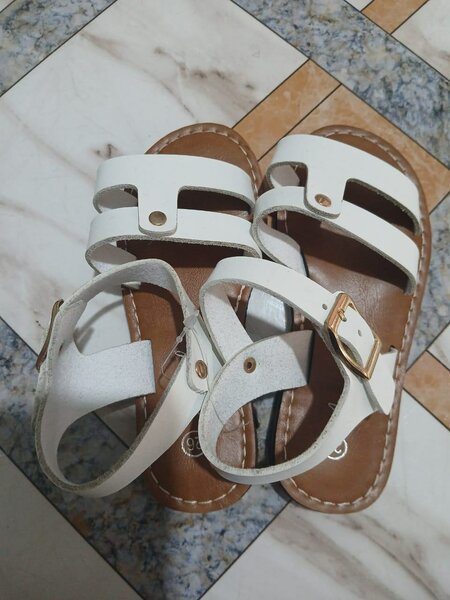 CHAUSSURES FERMÉS PUR CUIR