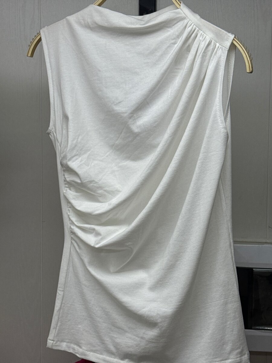 Базовая белая футболка