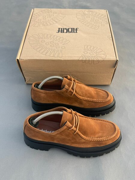 Chaussures en cuir marron robustes