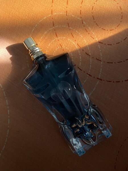 Parfum Homme Élégant Flacon