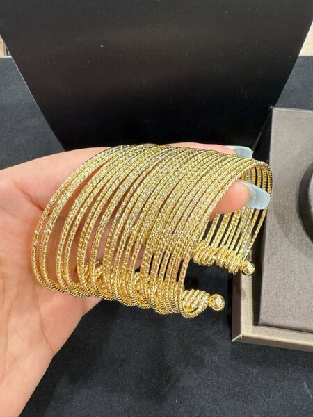 Bracelets dorés élégants