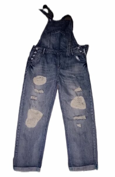 Salopette en denim déchiré