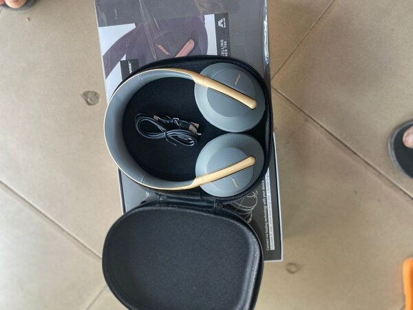 Bose 700 headset