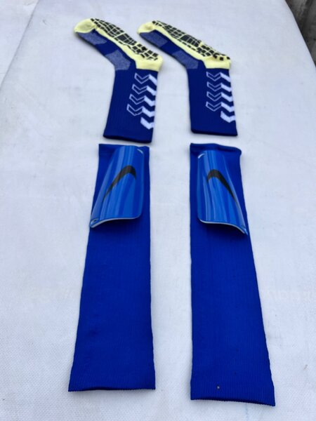 Protège-tibias et chaussettes de football