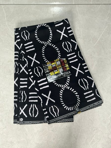 Des Pagnes Bogolan noir et blanc