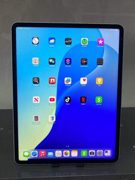 UK Used iPad Pro 12.9 inch m2 chip, 256GB Wi-Fi + Cellular