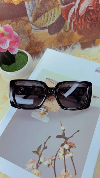 Lunettes de soleil carrées élégantes