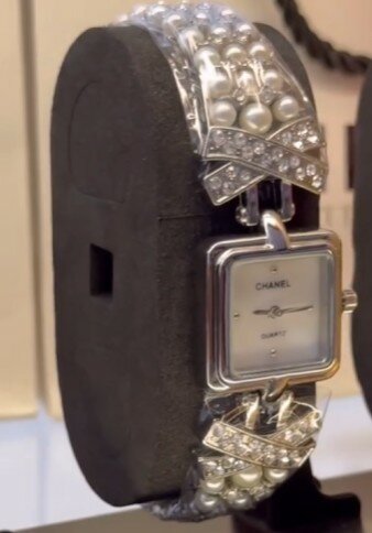 Изысканные часы