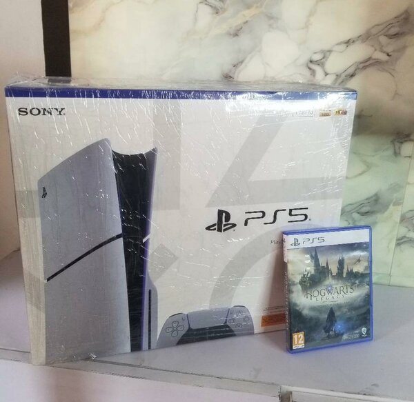 Sony PS5 + Hogwarts Legacy