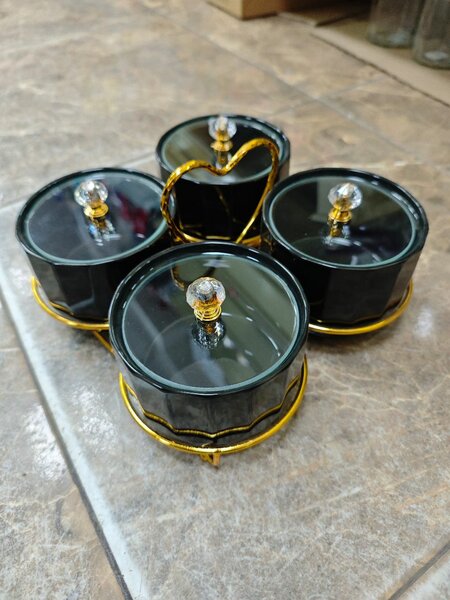 Менежница на подставке с крышкой