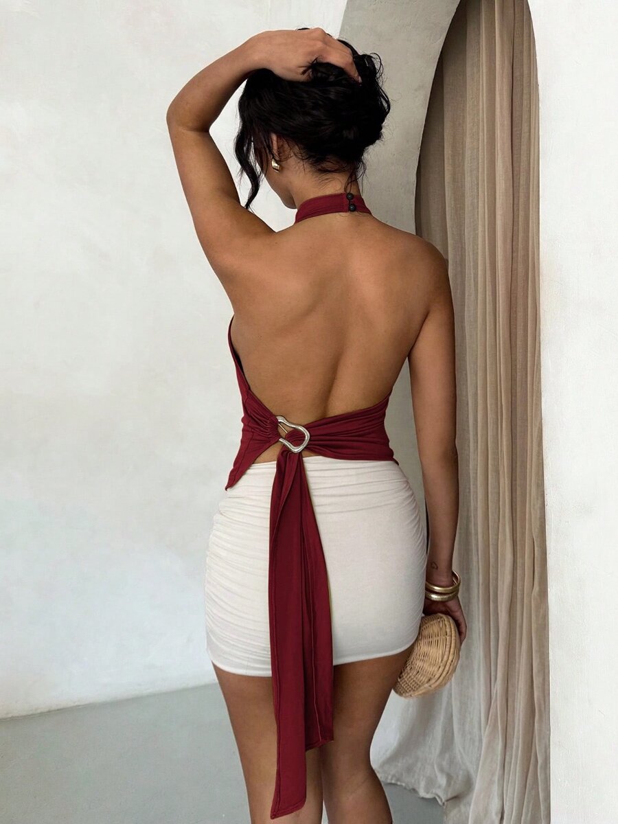 Robe dos nu élégante femme