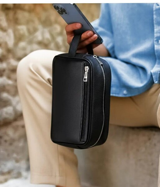 Pochette homme en cuir noir