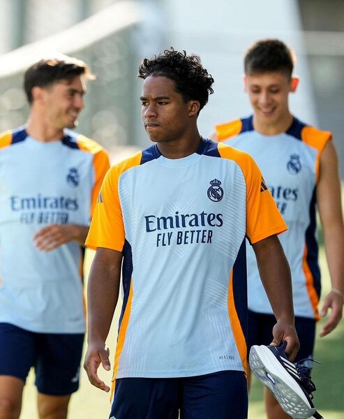 Maillot pré match Réal Madrid écussons en gomme version pro