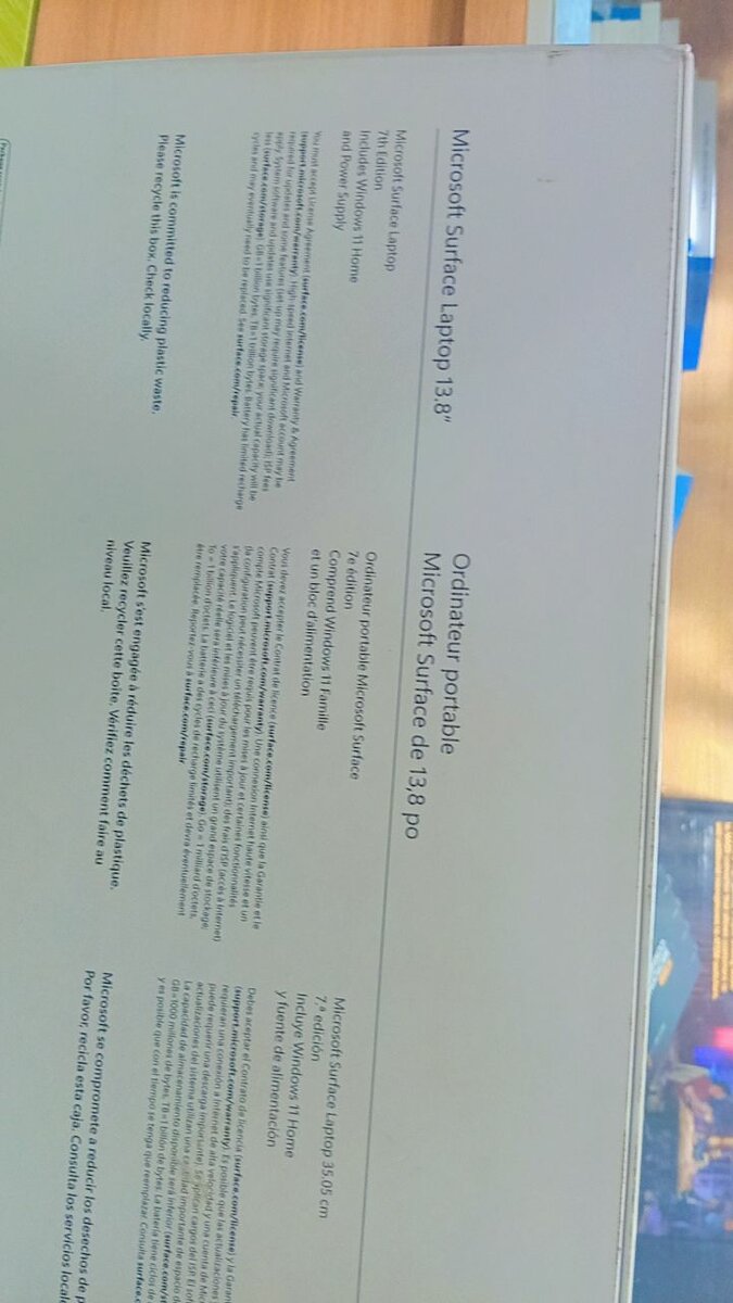 Microsoft Surface Laptop 13.8"