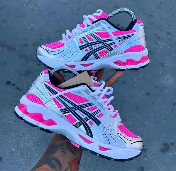 Baskets de running rose et blanc