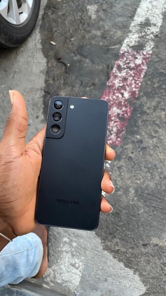 Samsung Galaxy s22 128giga/8ram casineufs avec carton