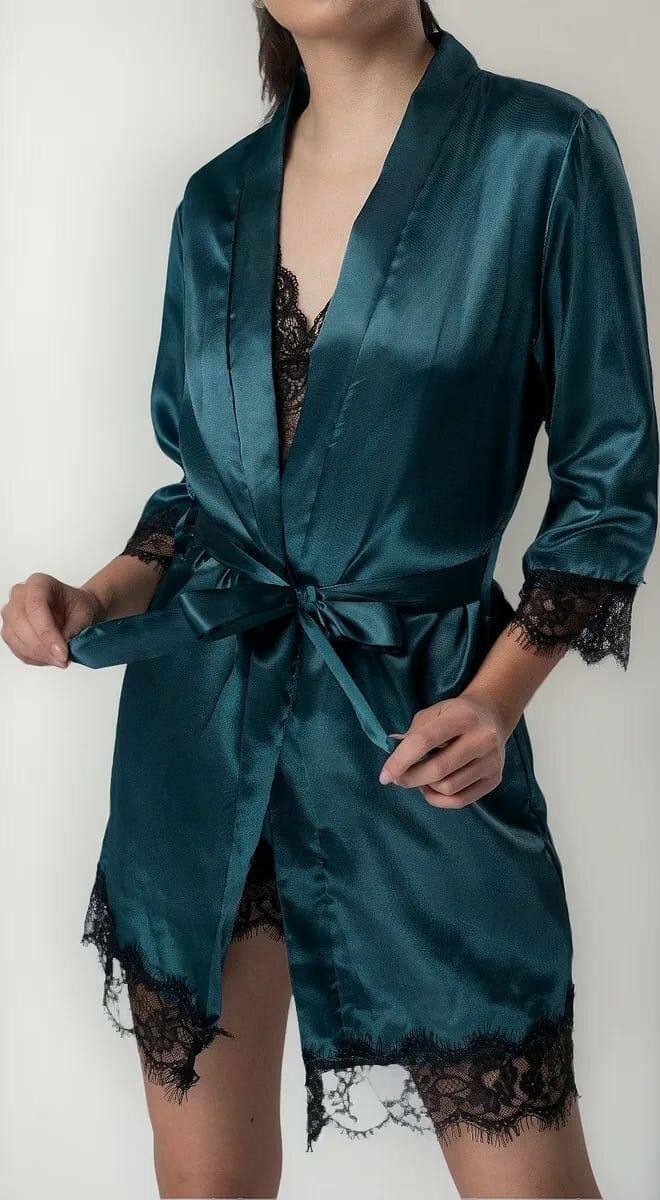 Robe en satin dentelle