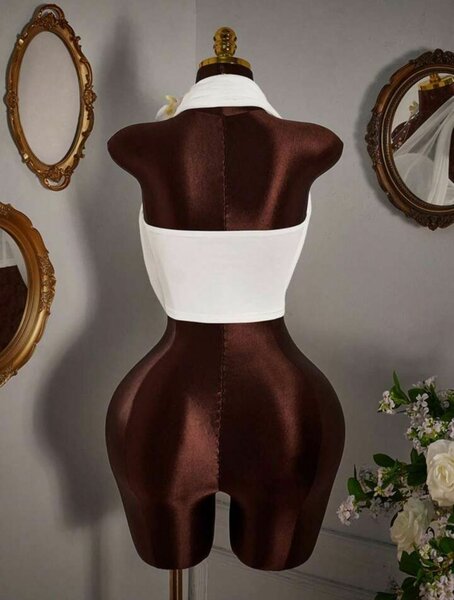 Haut drapé blanc élégant