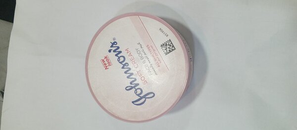 Johnson Moistureising Cream